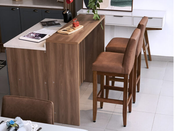 Como encontrar o equilíbrio entre estilo e conforto com uma banqueta alta estofada?