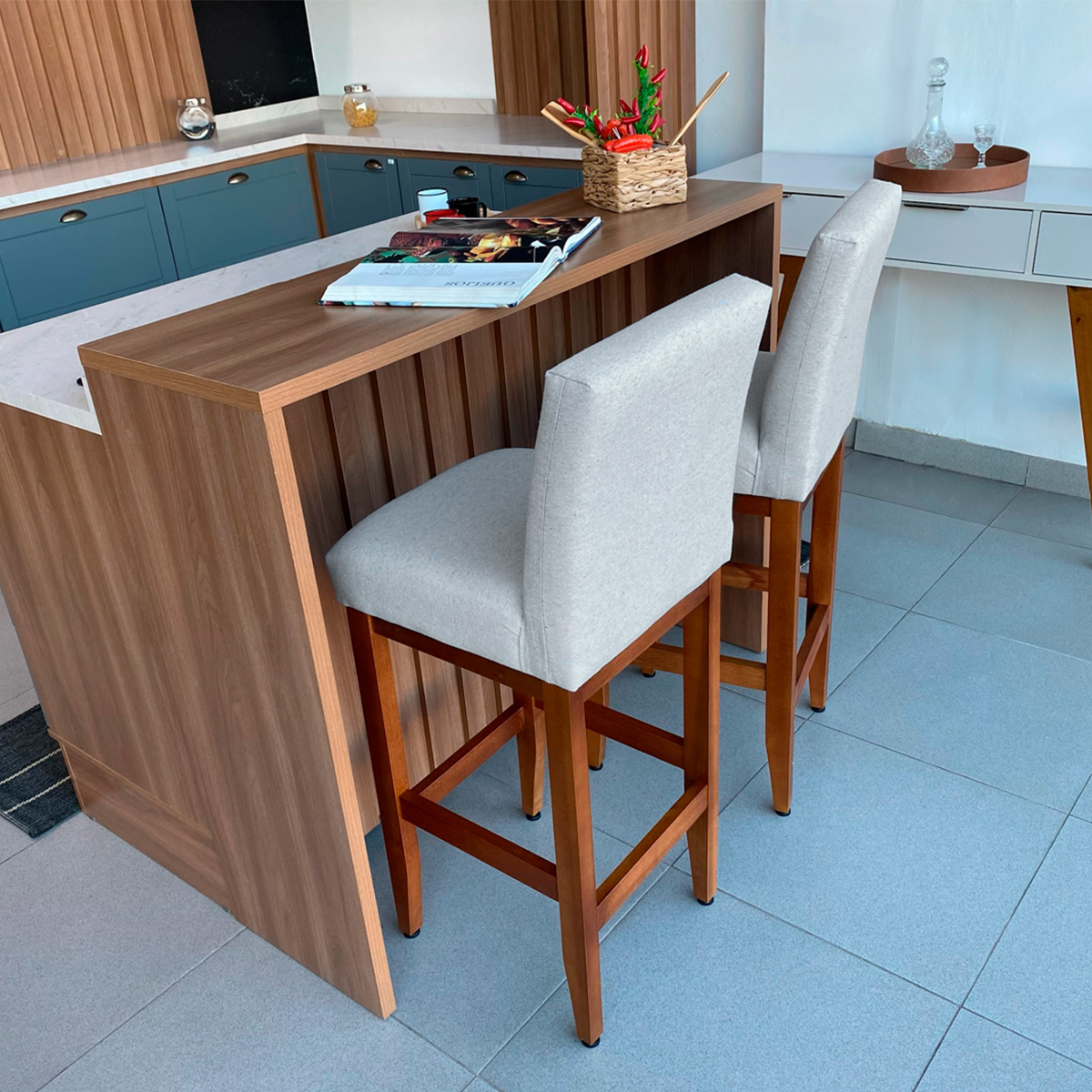 Quais banquetas transformam a sua cozinha em um espaço aconchegante?